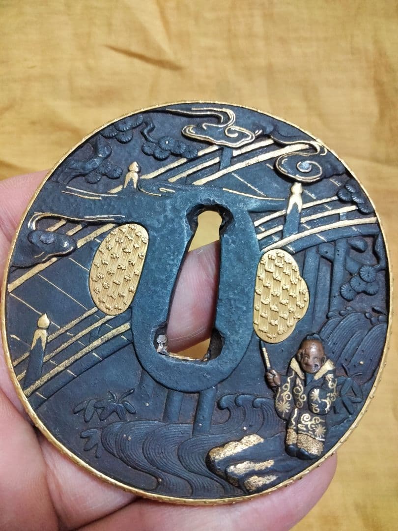 鉄鍔　鐔　(無銘宗典　橋袂賢人図)　江戸時代　金覆輪　金埋金　箱付き