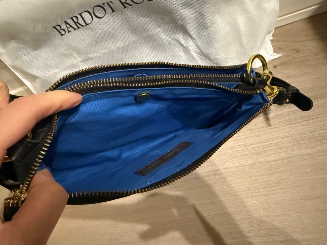 BARDOT ROSE ブラックショルダーバッグ