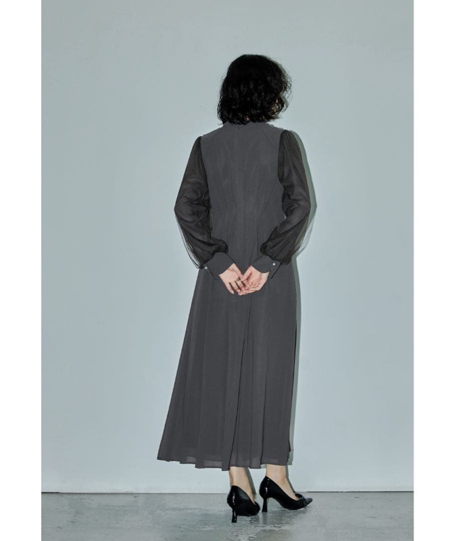 かなまるさま専niana Vネックシアースリーブドレス