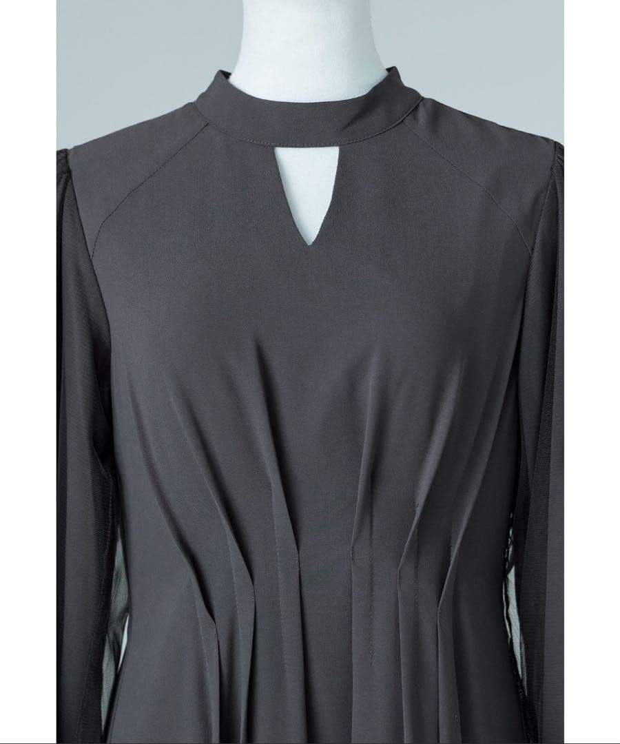 かなまるさま専niana Vネックシアースリーブドレス