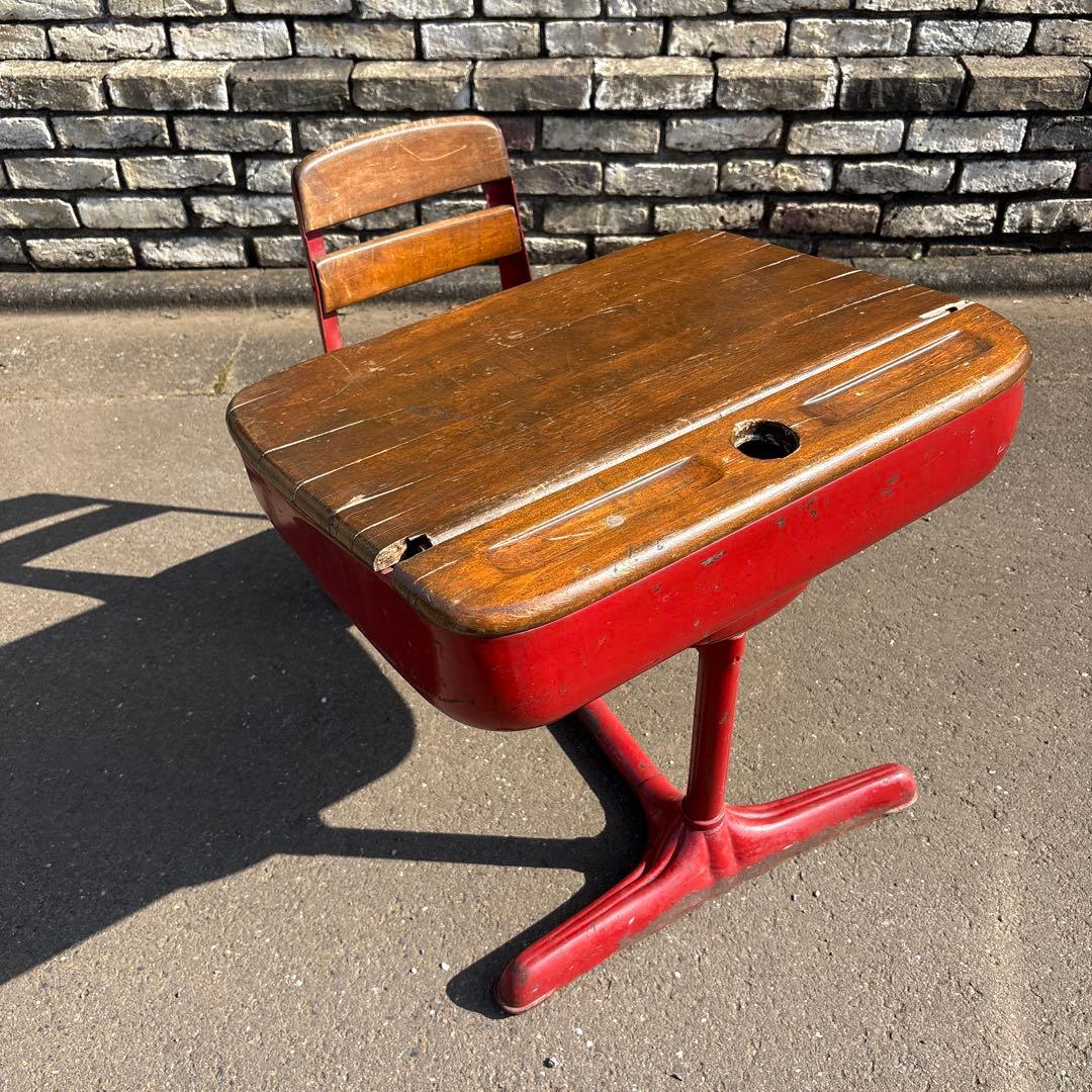 アンティーク 子供用 赤い机 椅子付き