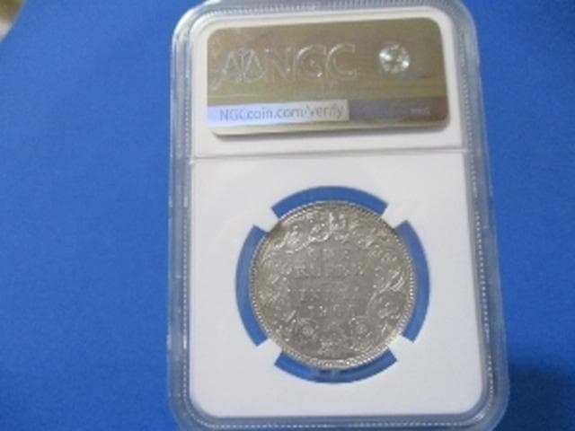 イギリス領インド 1ルピー銀貨☆1900年B／ヴィクトリア女王／準未使用