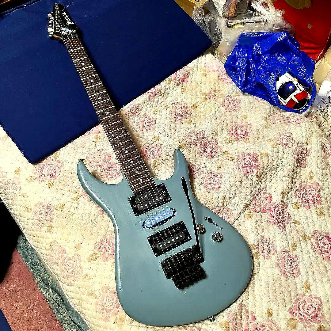ライトブルー エレキギター ストラトタイプ