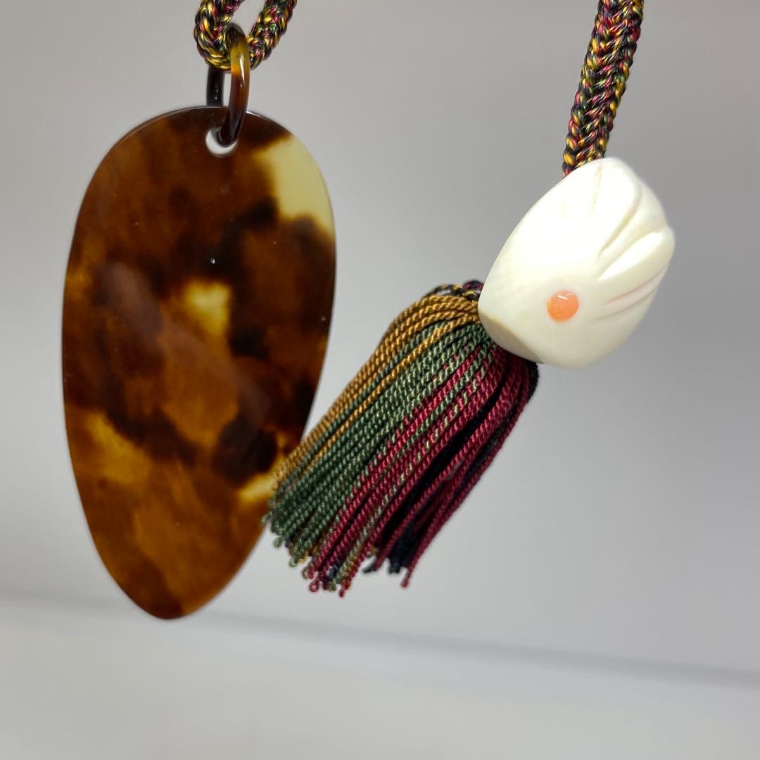 英之在銘 鼈甲に極上ウサギ 根付 8g 東さ8-0104☆2F