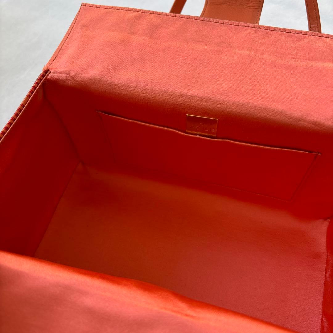 たく FENDIオレンジ ストライプ パーティーバッグ