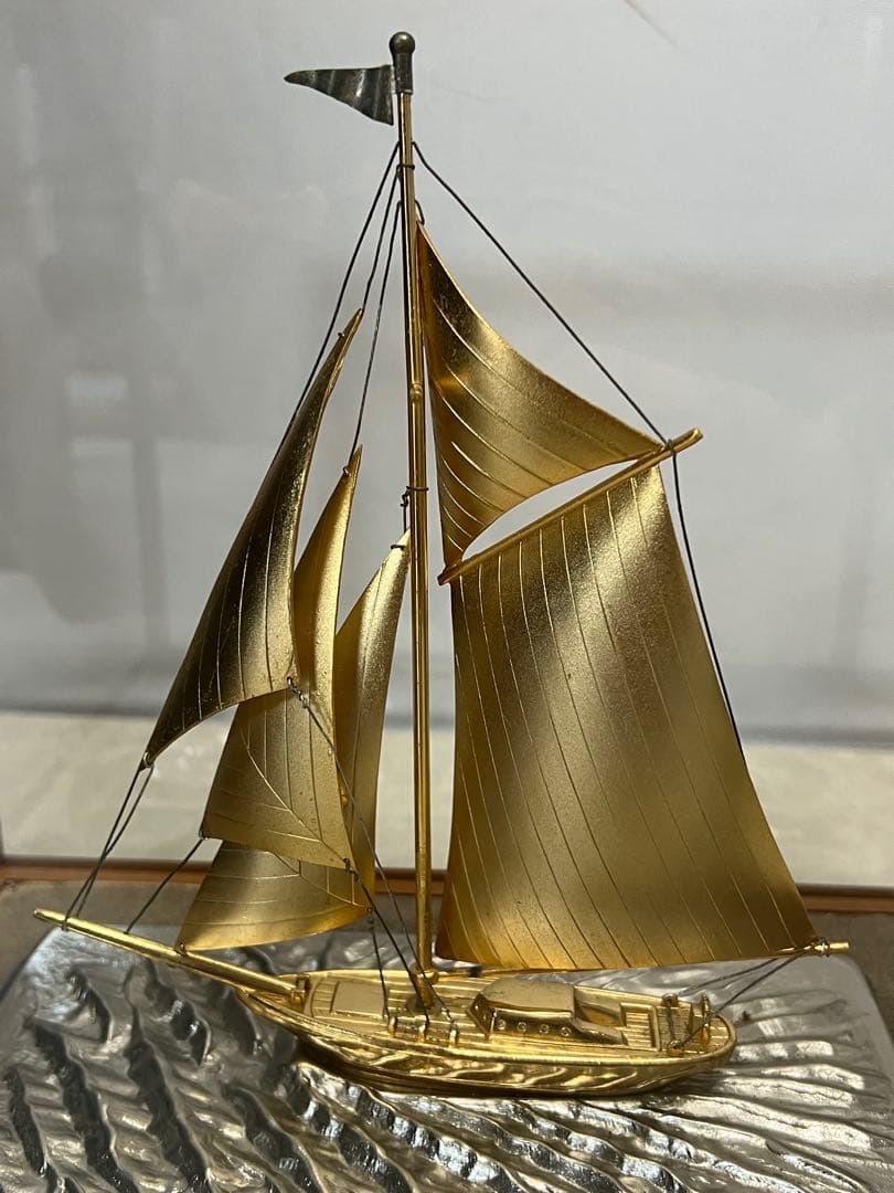 金属製 小型帆船模型 帆船 ヨット木枠ガラスケース入り