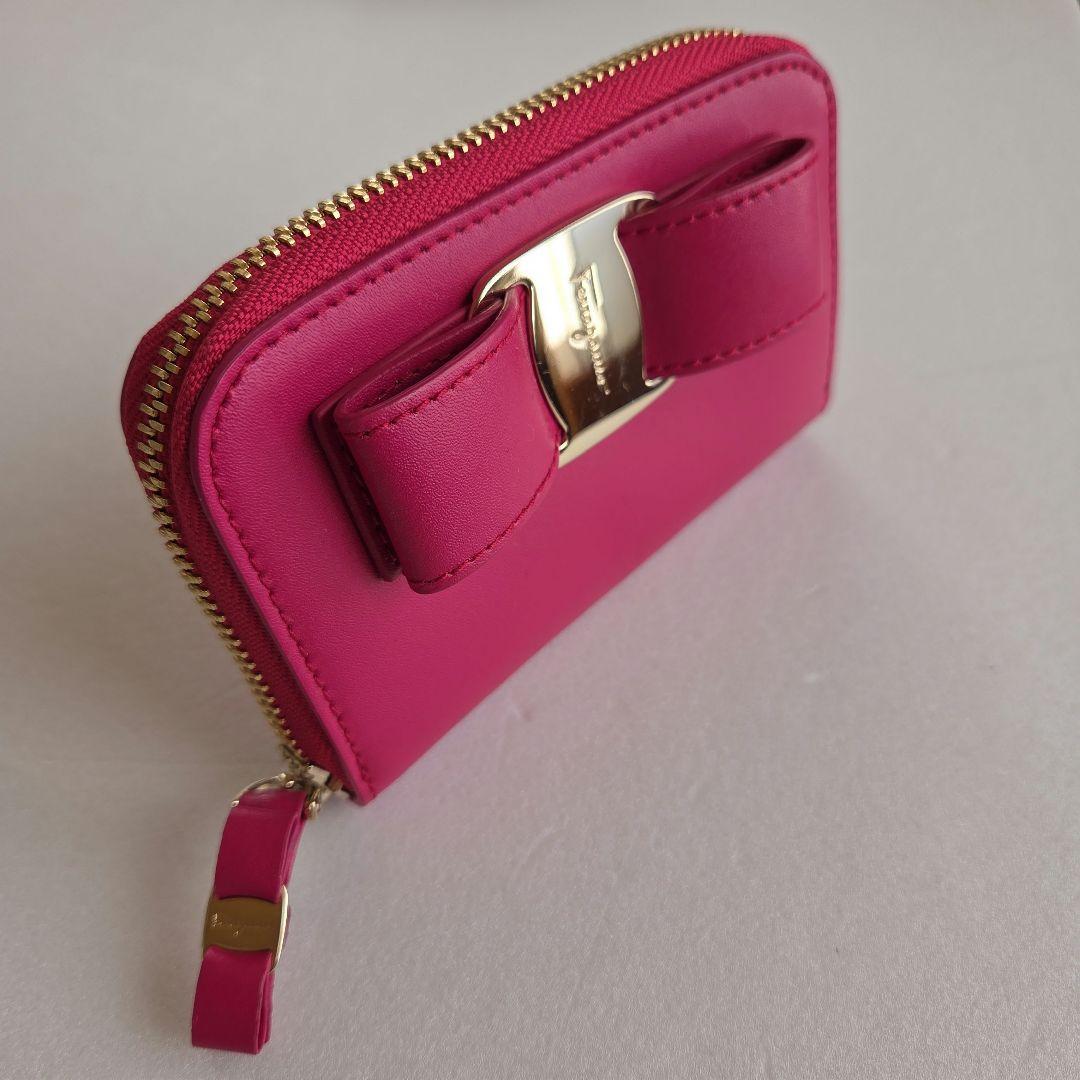 【新品未使用】フェラガモケース