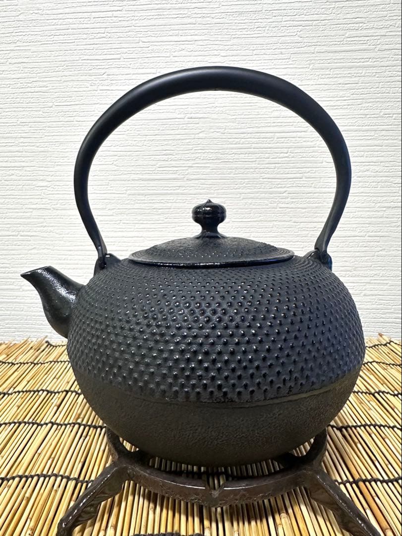 未使用品、供箱、栞付　南部宝星堂造　１８型アラレ　南部鉄瓶　南部鉄器　調理器具