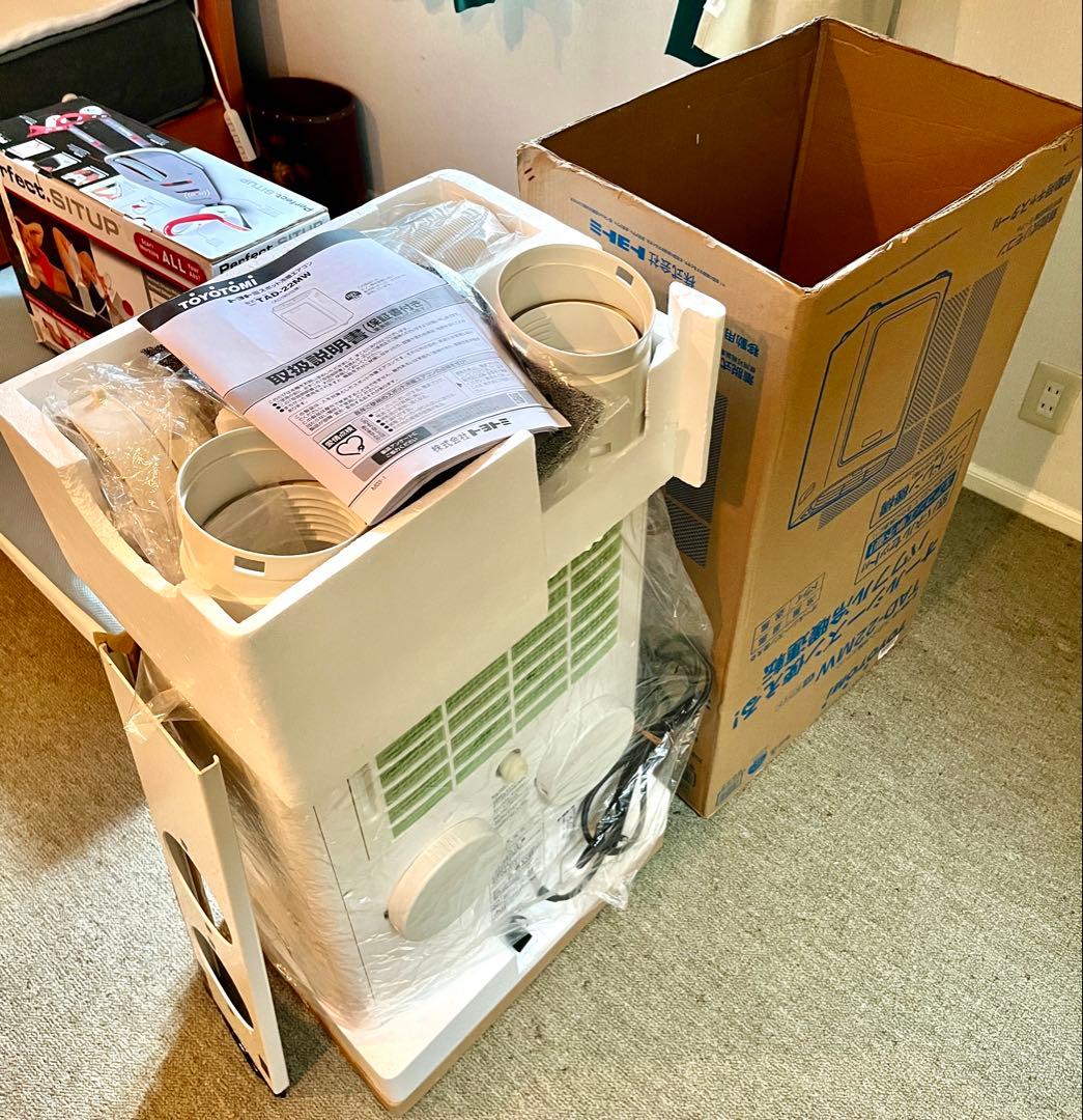 トヨトミ スポット冷暖エアコン TAD-22MW ホワイト　箱付き