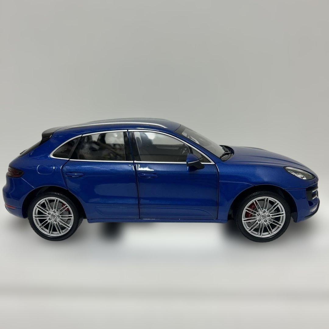 特注モデル ミニチャンプス ポルシェ マカン ターボ Macan 1:18