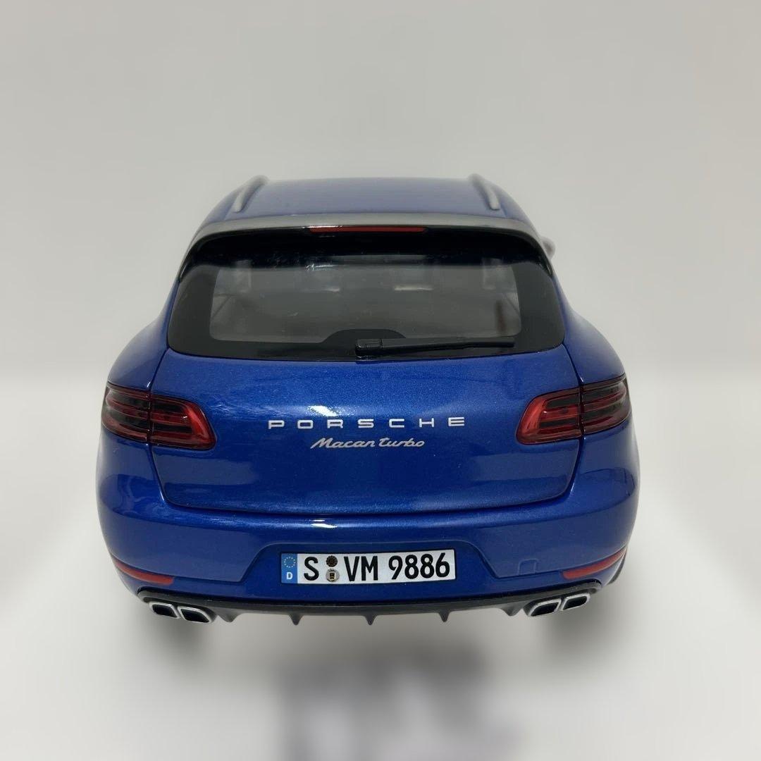 特注モデル ミニチャンプス ポルシェ マカン ターボ Macan 1:18