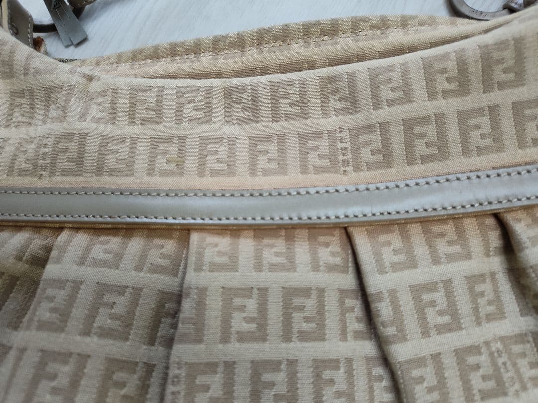 Fendi ベージュ ショルダーバッグ