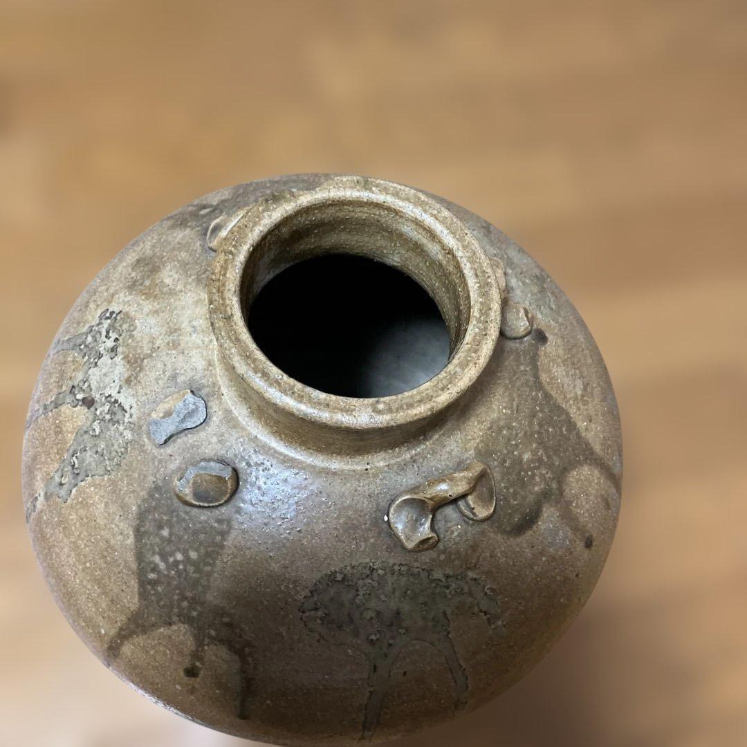 アンティーク、茶色の装飾的な陶器の壺