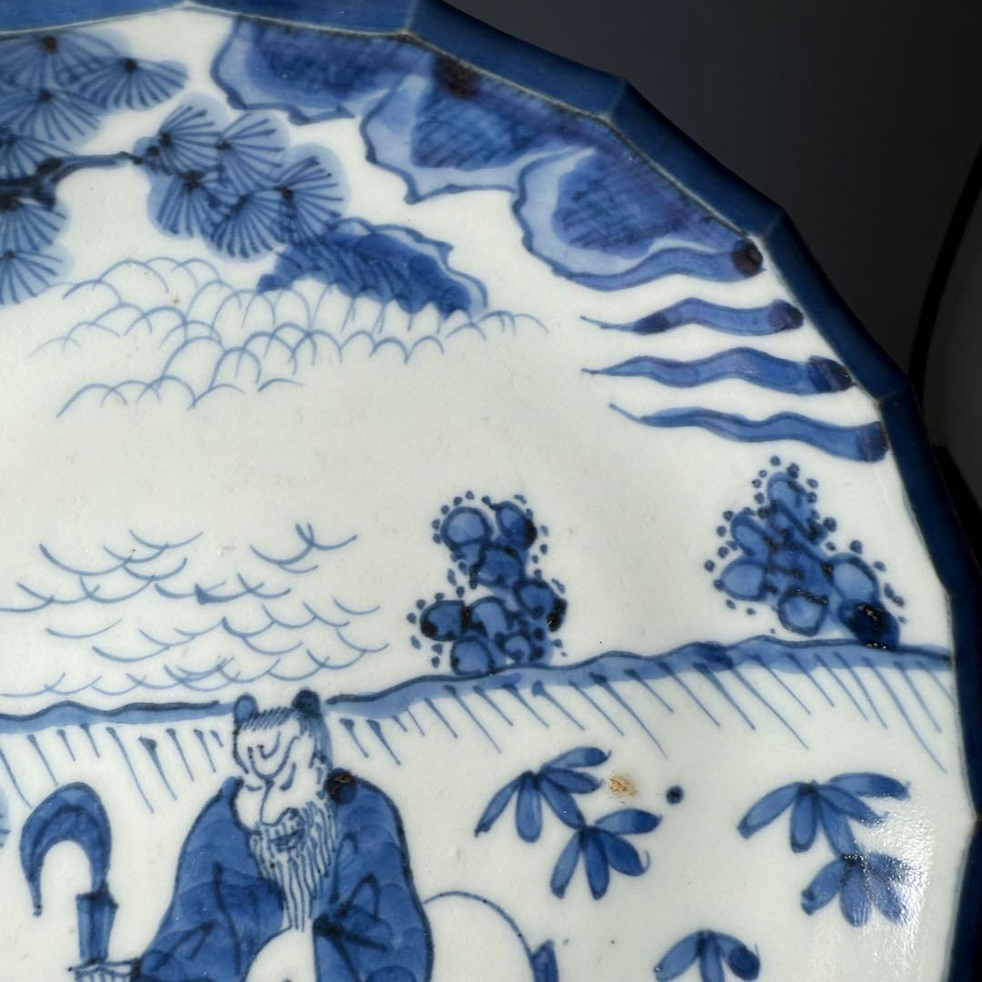 古伊万里　染付人物風景図皿　在銘「大明宣徳年製」　六客　古染　青花　鎌持　老松