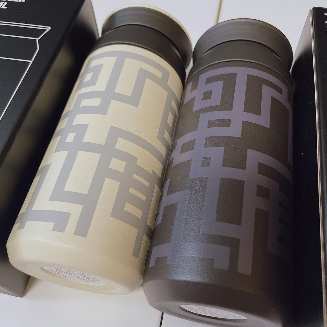 布袋 寅泰 × キントー タンブラー ブラック / ホワイト G柄ダンボール