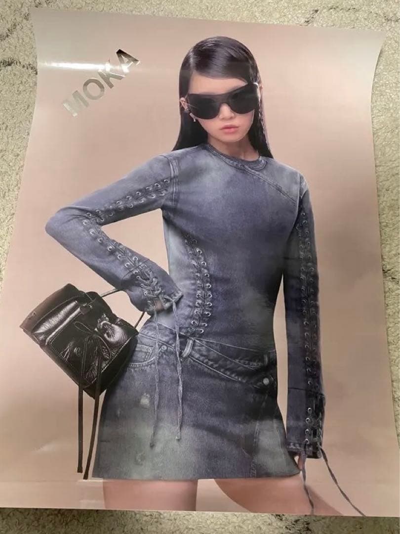 illit モカ ポスター 非売品acne studios アイリット アクネ