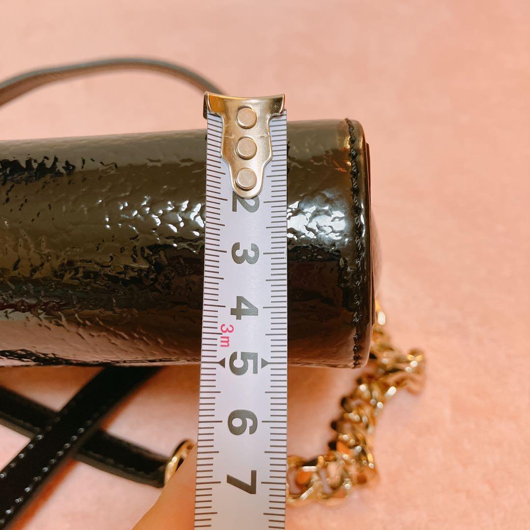 【美品】エナメル　チェーンショルダーバッグ　ブラック　黒　ゴールド　スクエア