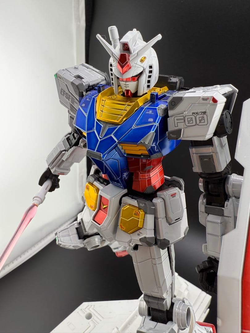 1/100 RX-78F00 ガンダム　チタニウムフィニッシュ　ガンプラ