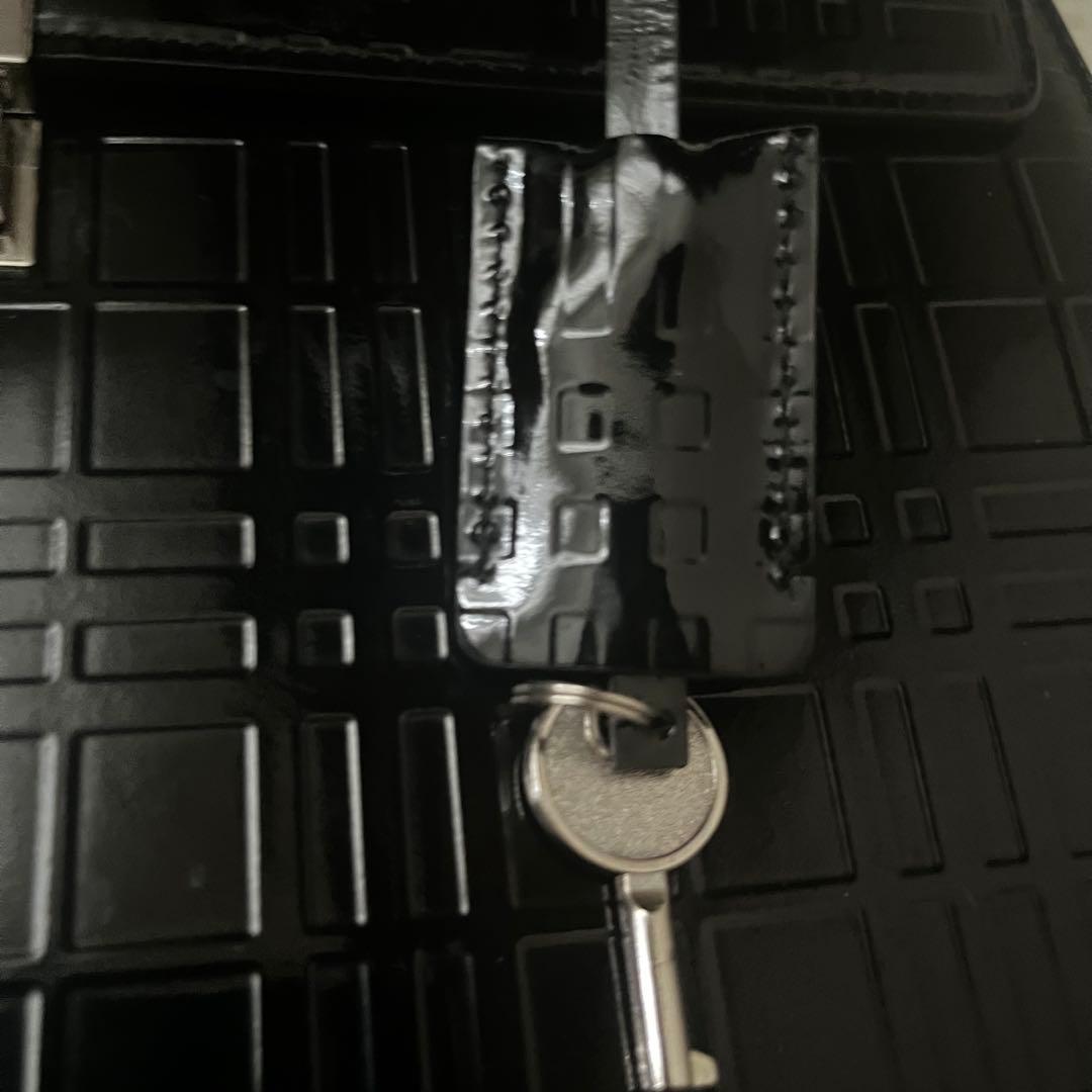 BURBERRY ブラック ハンドバッグ　エナメル　台形