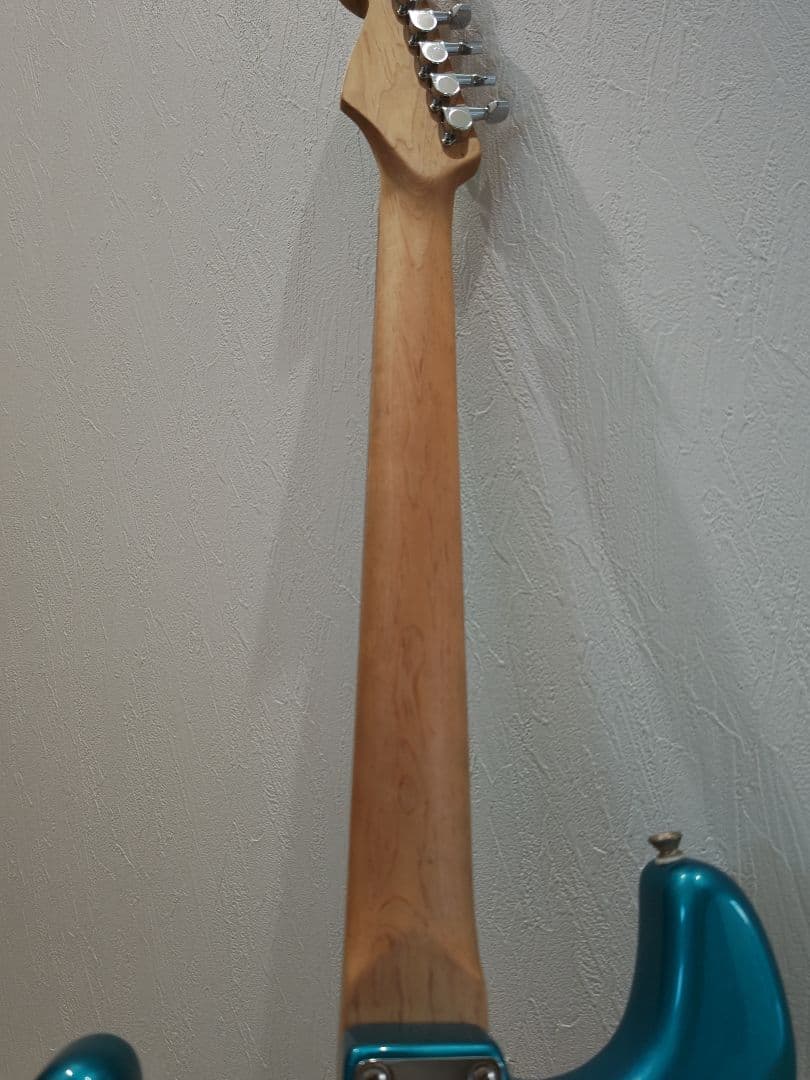 ストラトキャスターエレキギター ターコイズブルー