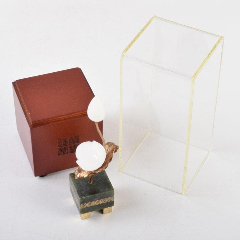 中国 松源工芸 玉石白玉彫刻 花 置物 証書・ケース・箱付 C 9108