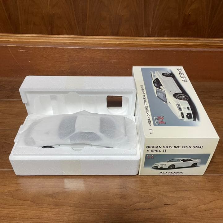 未展示品オートアート1/18 スカイライン GT-R R34 V-SPEC II