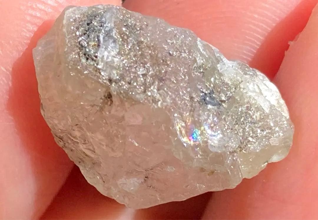 最終お値下げ ロシア産フェナカイト 原石 虹入り ほんのりシャンパンカラー