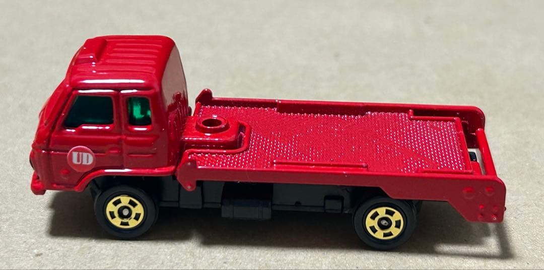 トミカ UD コンドル ブルドーザーキャリア 日本製 赤