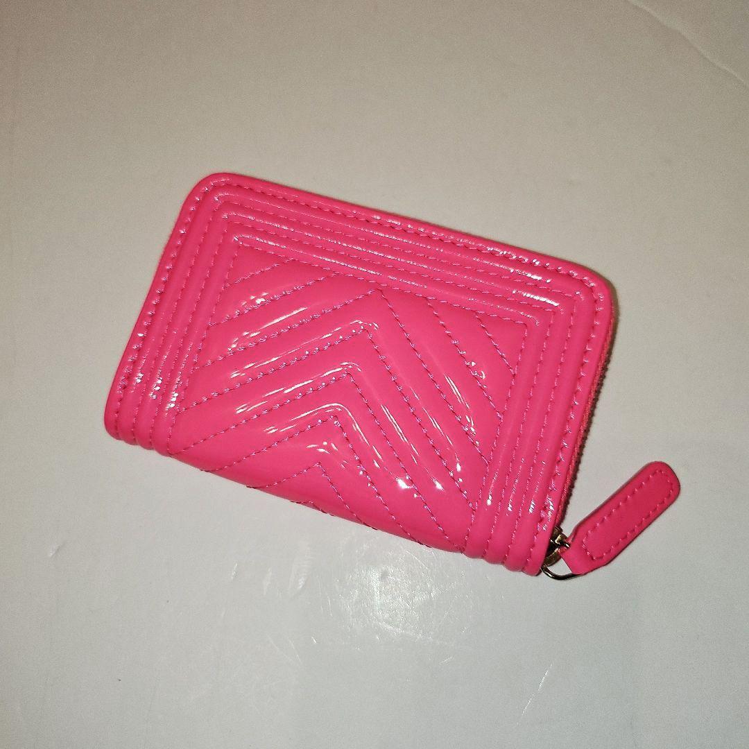 CHANELボーイシャネル　ネオンピンク 　キルティング エナメル　ケース