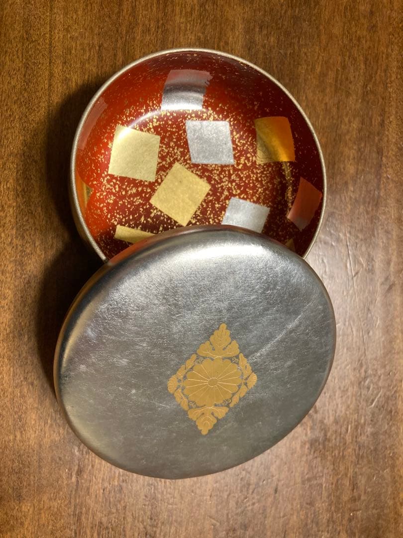 銀箔で覆われた菓子器 銀箔で覆われた菓子器 菓子器 - 大館工芸社