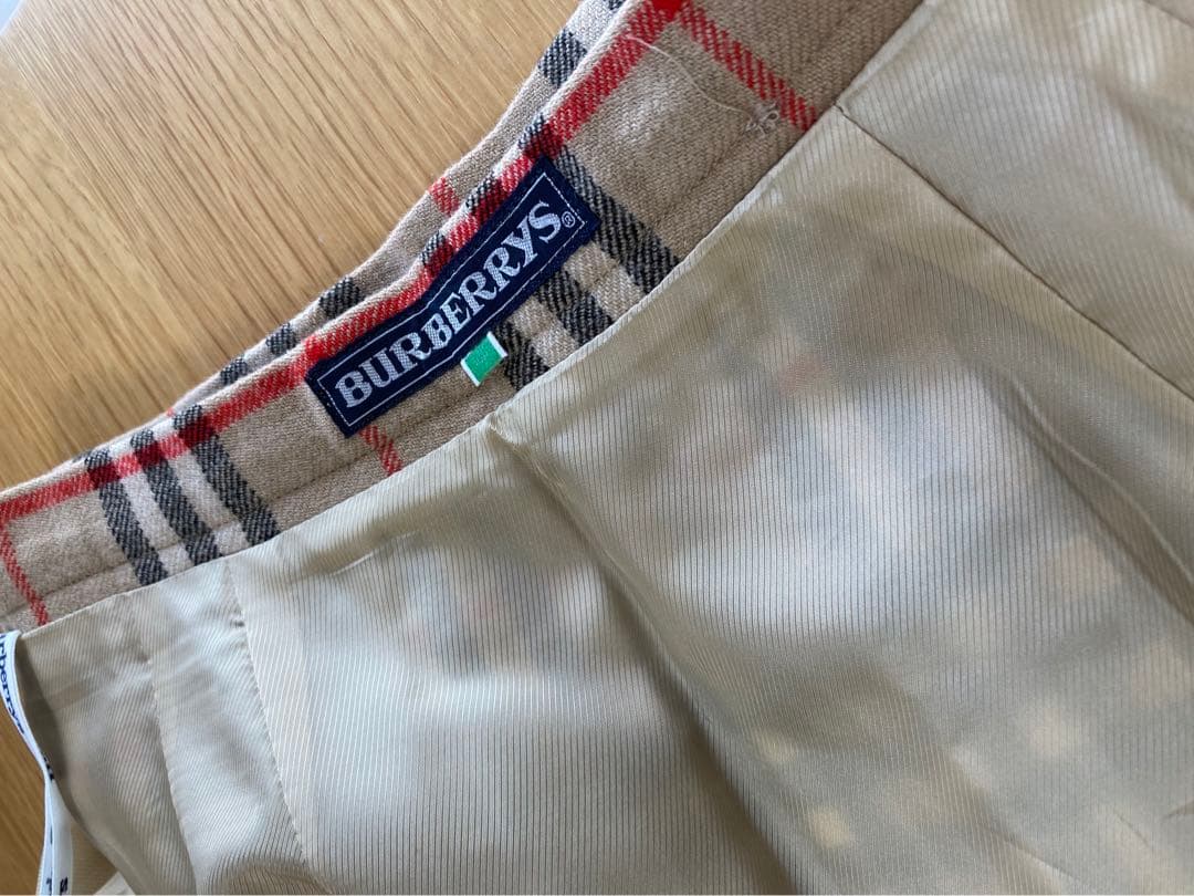 ②バーバリー・スカート丈61センチ・プリーツ・ノバチェック・Burberry