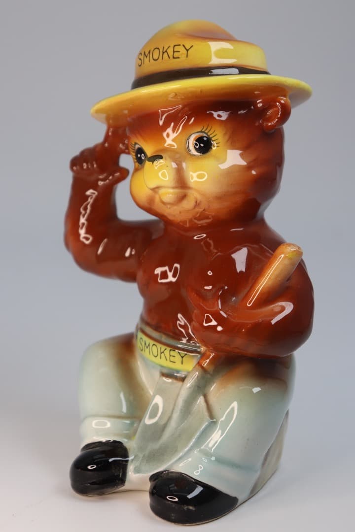 ビンテージ品　スモーキー・ザ・ベア 貯金箱 陶器製 約15cm