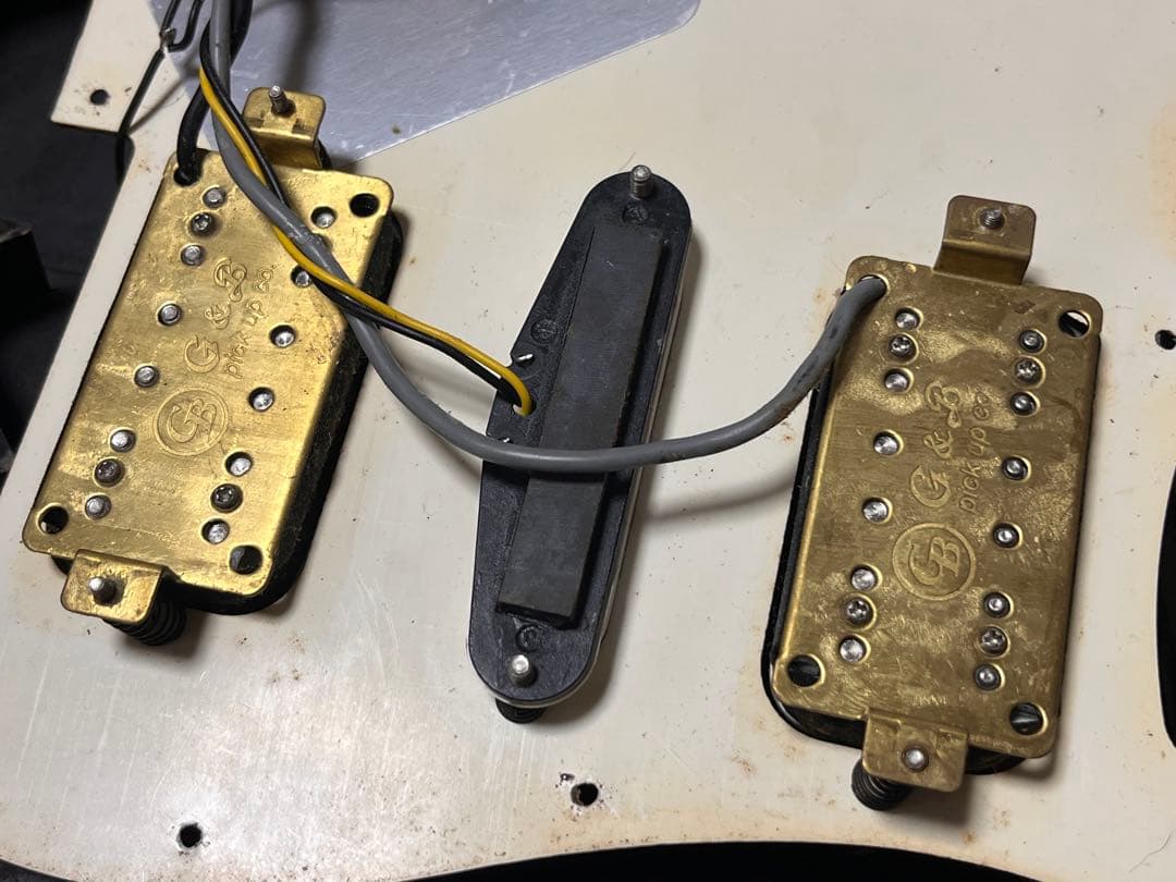 Mavis メイビスHSH ストラトキャスタータイプ