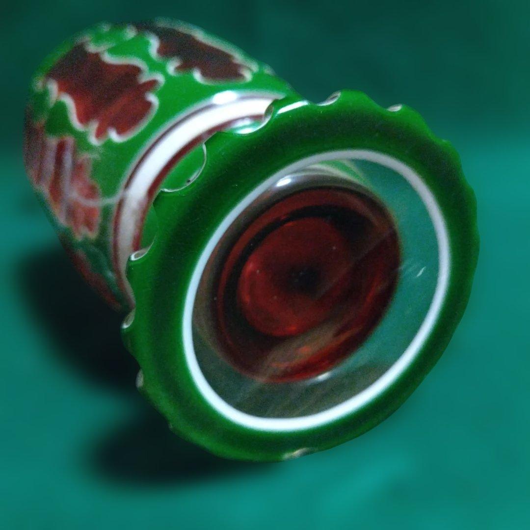 装飾的なガラス花瓶 緑と赤 ベネチアグラス 傷みはありません。