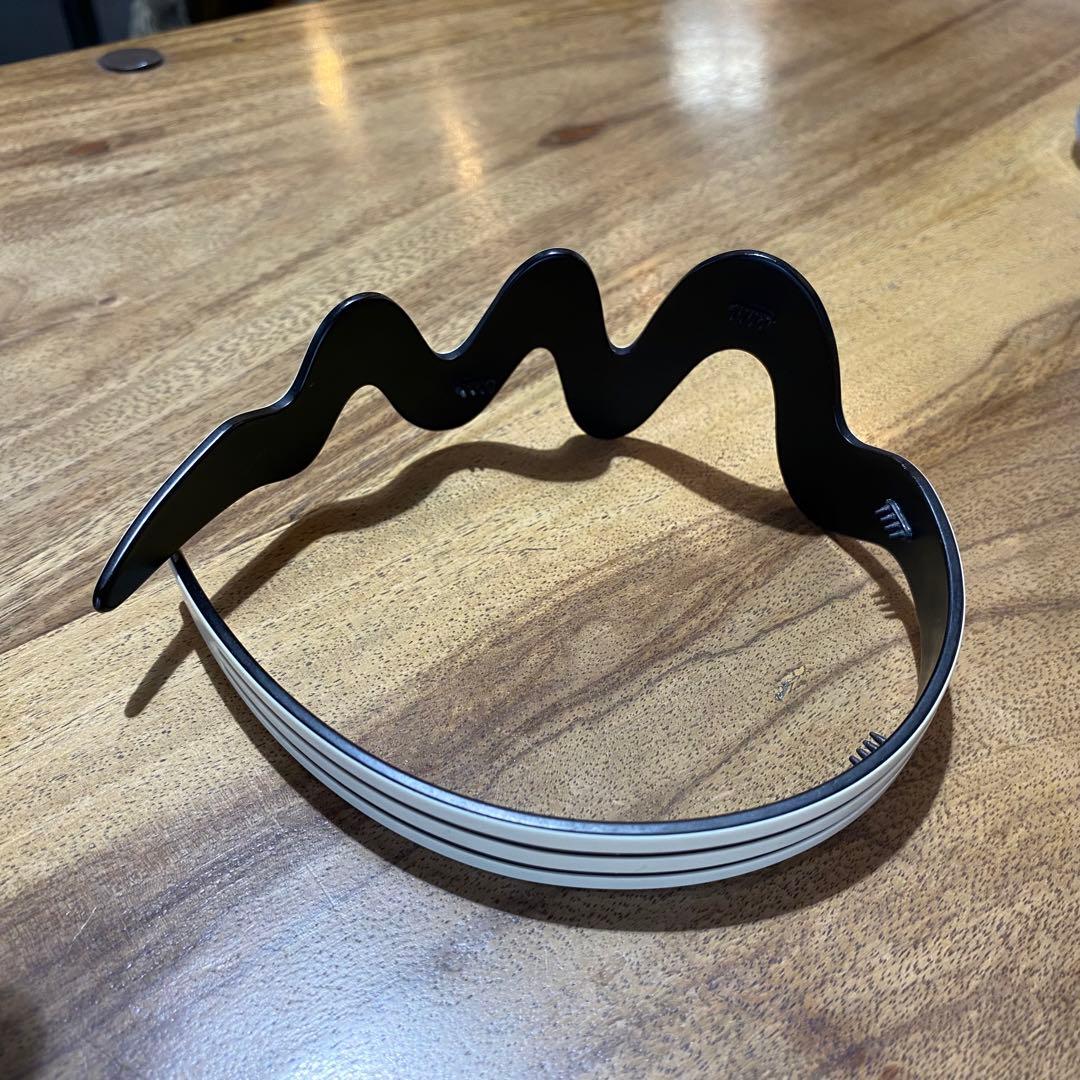 アレクサンドル　ドゥ　パリ　カチューシャ　白　ウエーブ　モダン　ヘアバンド