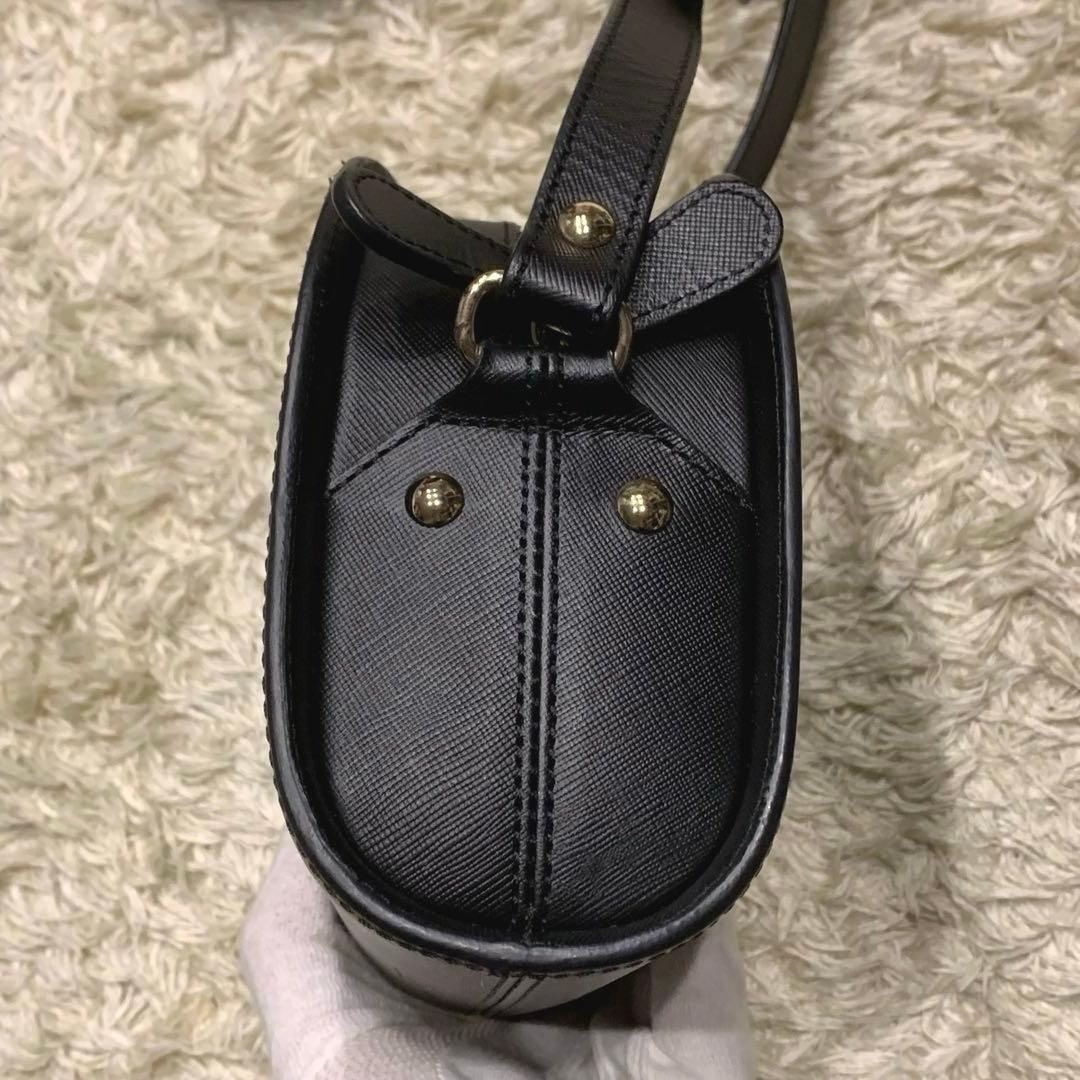 美品✨A.P.C. ショルダーバック　ハーフムーン　エンボス加工　ブラック