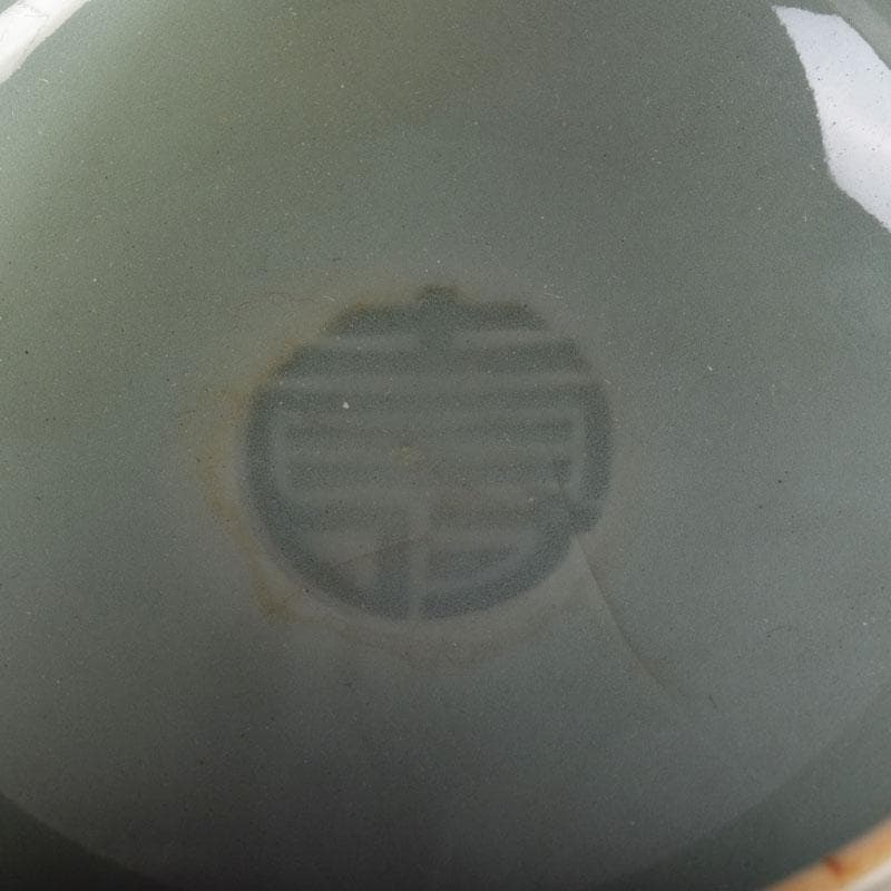 中国 龍泉窯 青磁人形手 刻寿字蓮弁文碗 V 8827 - メルカリ