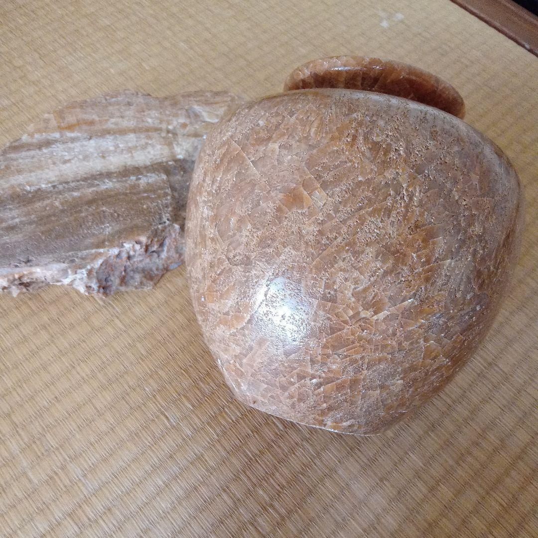 大理石壺、台座付き