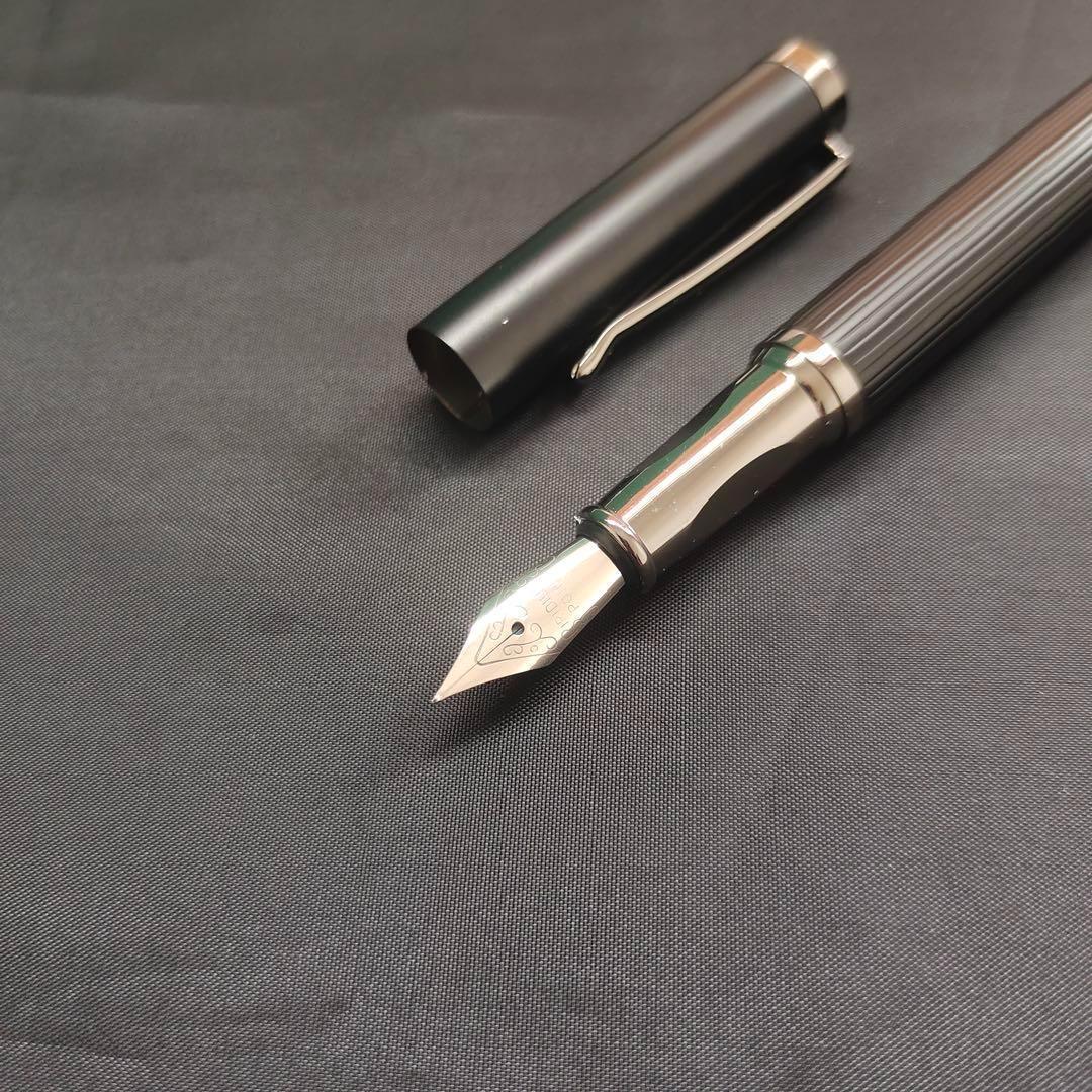 ブラック ストライプデザイン 万年筆 1