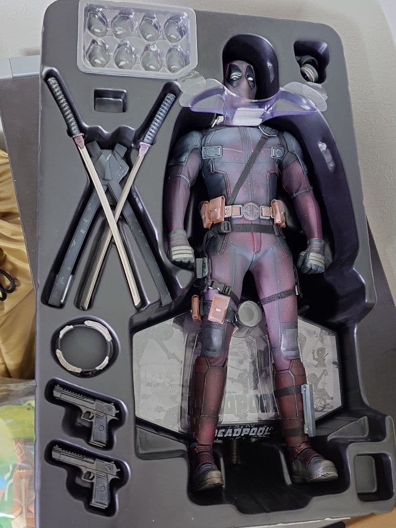 ホットトイズ1/6デッドプール（灰まみれ版） - メルカリ