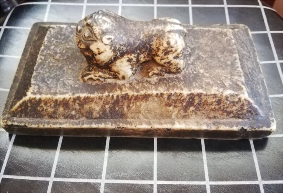 貴重中国骨董　旧蔵した【元時代漢白玉異獸彫刻大文鎮】運気を上げる　縁起の良い置物 貴重中国骨董 旧蔵した【元時代漢白玉異獸彫刻大文鎮】運気を上げる