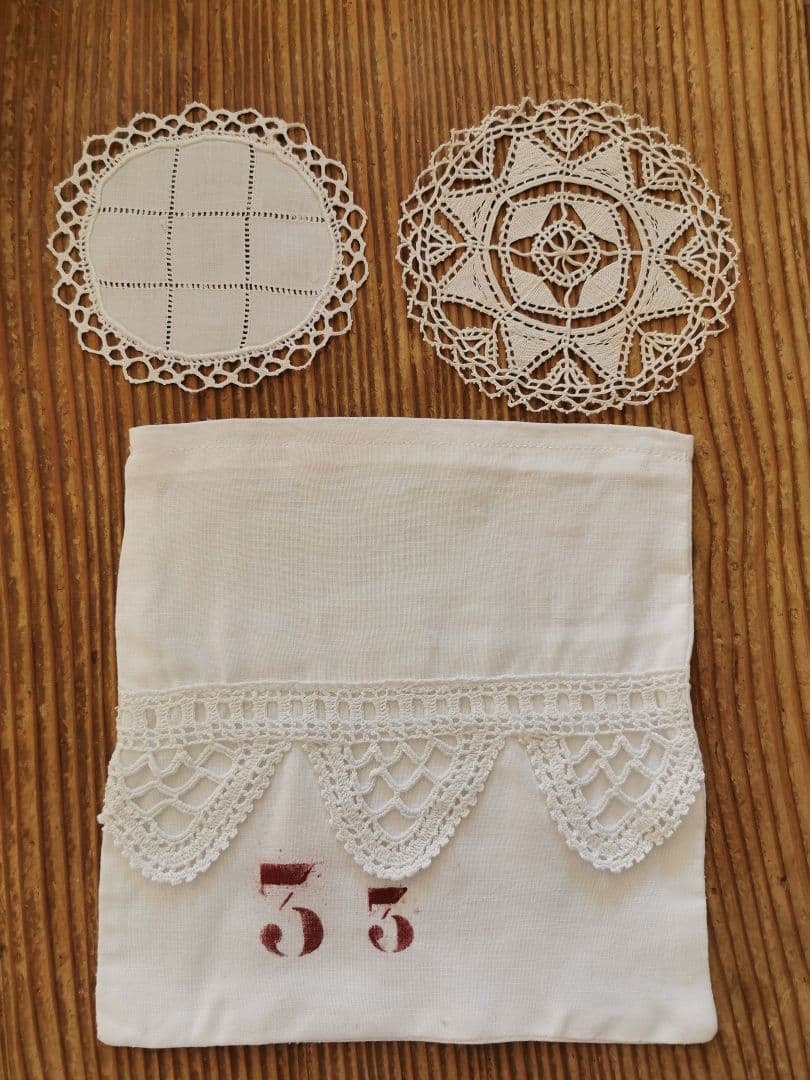 アンティークイタリア 女神と犬のフィレレース レティセラプント刺繍