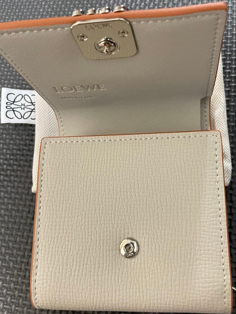 LOEWE アナグラム 三つ折り財布 ホワイト