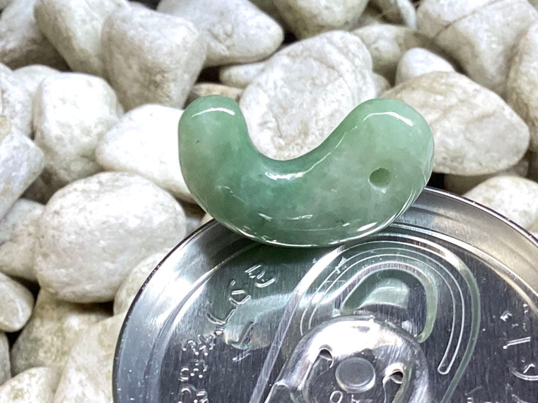 ✳摩訶不思議*開運導き 糸魚川翡翠勾玉*緑色‼️鑑別書付 特別