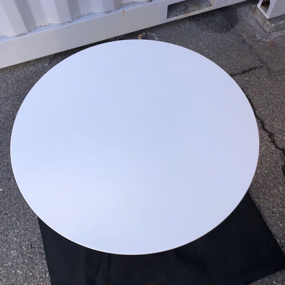 ホワイト円形ダイニングテーブル　カフェテーブル