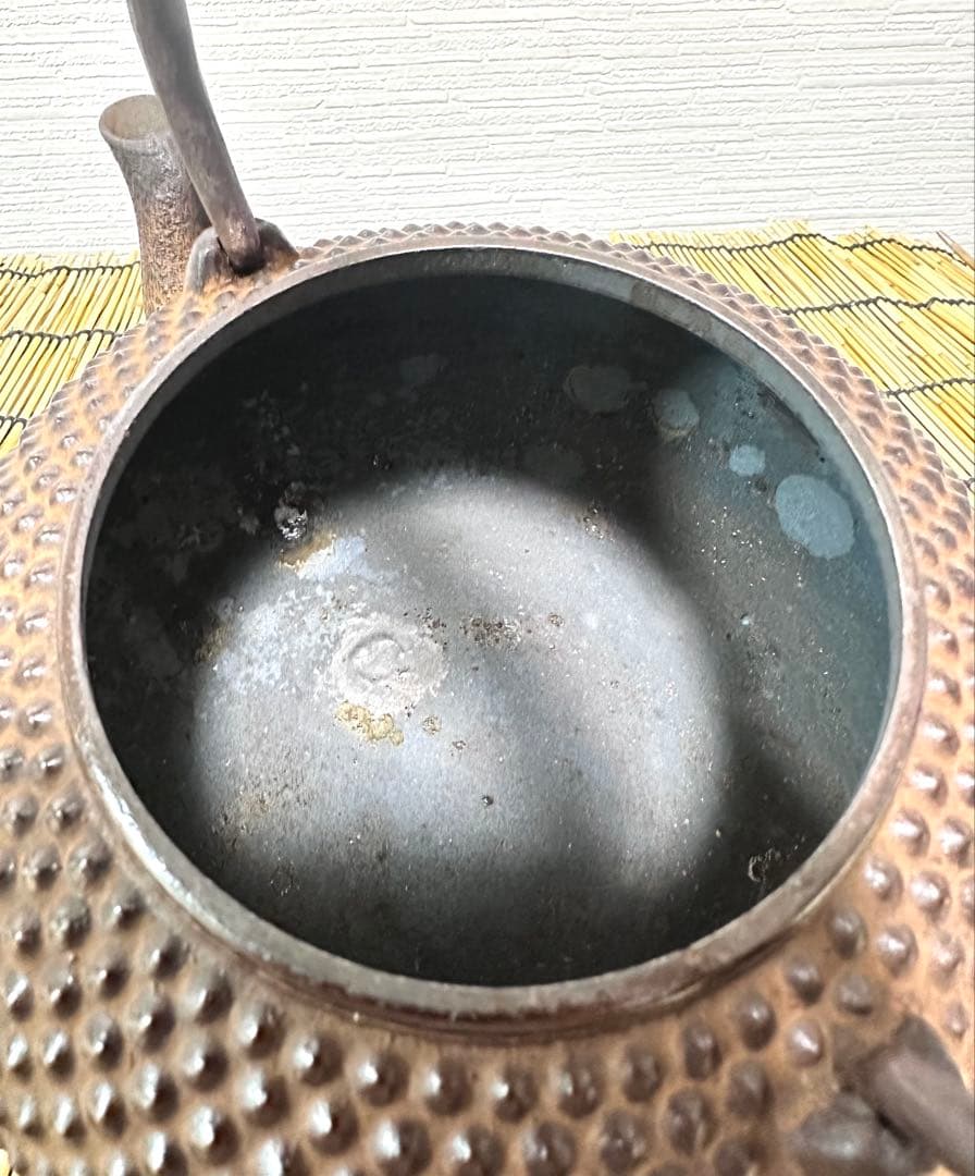 未使用品、長期保管品、栞付　南部三厳堂造　１２型中アラレ　南部鉄瓶　南部鉄器