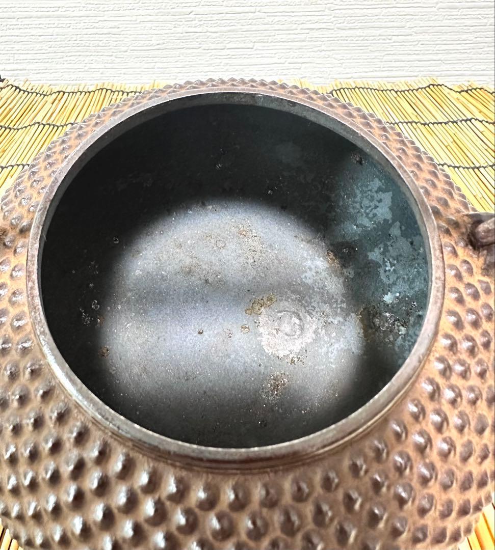 未使用品、長期保管品、栞付　南部三厳堂造　１２型中アラレ　南部鉄瓶　南部鉄器