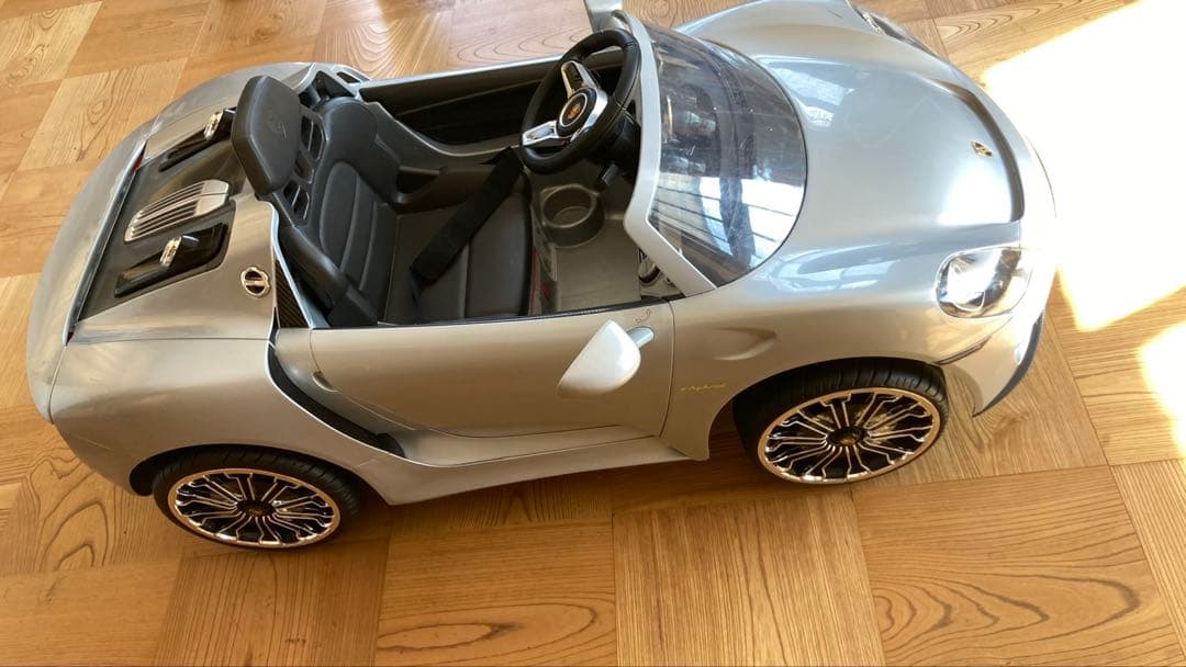 電話　ミニカー　トイザラス　アヴィーゴ　6v ポルシェ918 電動自動車