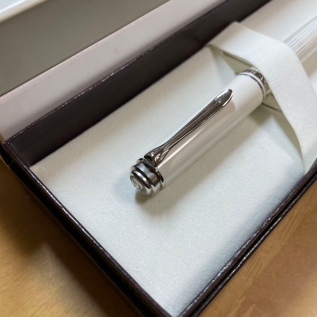 新品】ペリカン万年筆 限定ホワイトストライプ スーべレーンM605 M(中字)