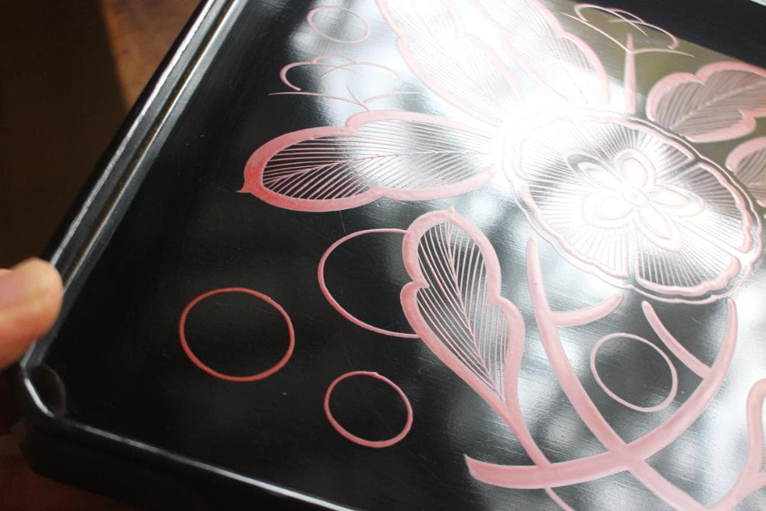 時代逸品！端正な黒漆に優美な木芙蓉文の映える隅切四方折敷（検京塗吉野塗お盆お膳